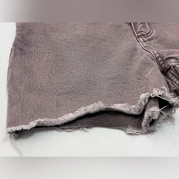 Universal Thread Women’s Distressed Frayed Vintage Midi Denim Mauve Shorts - Picture 3 of 16